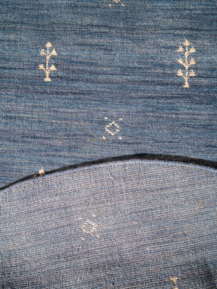 Hand-Knotted Wool Contemporary Rug – Minimal Motif Design