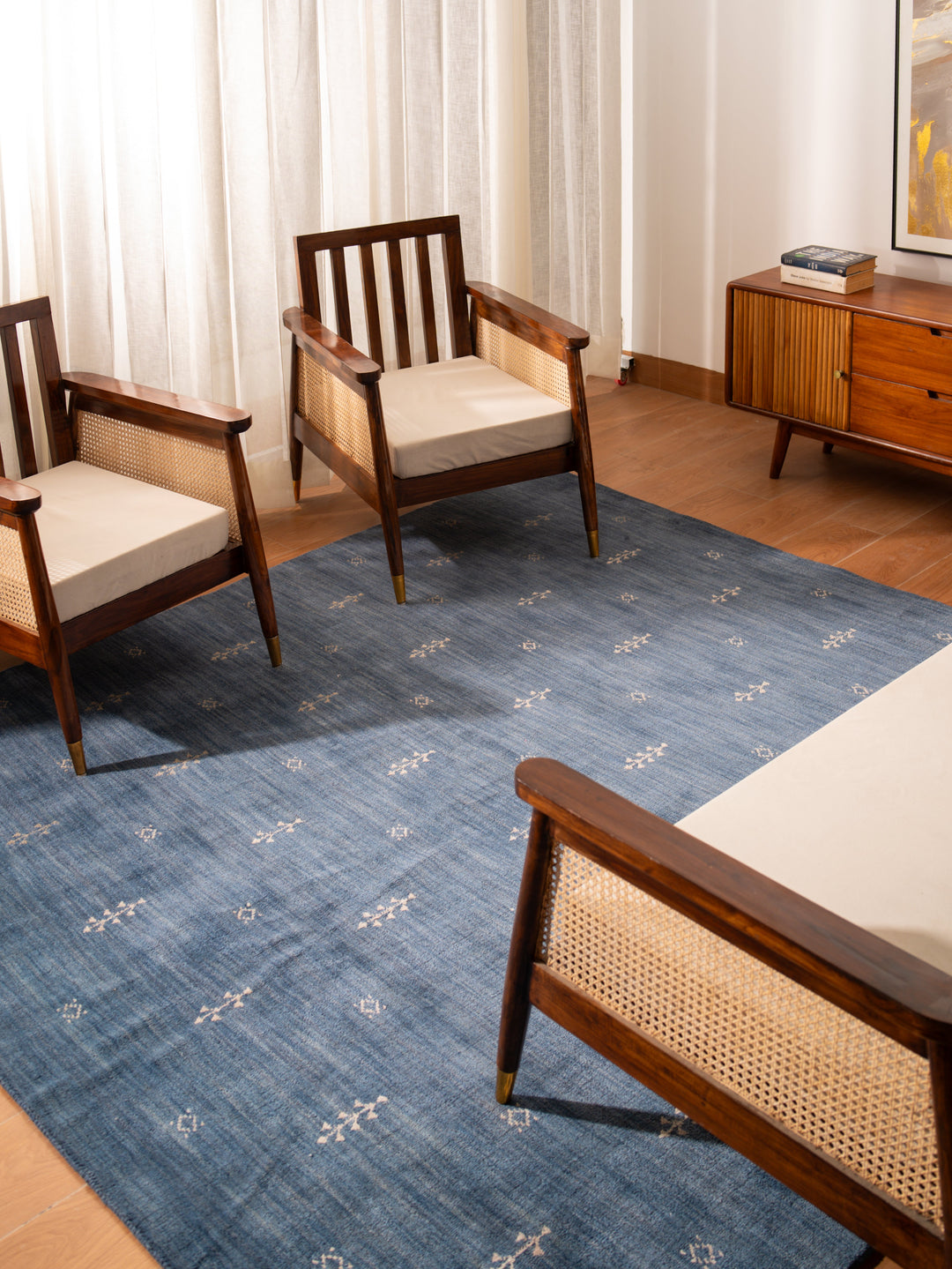 Hand-Knotted Wool Contemporary Rug – Minimal Motif Design
