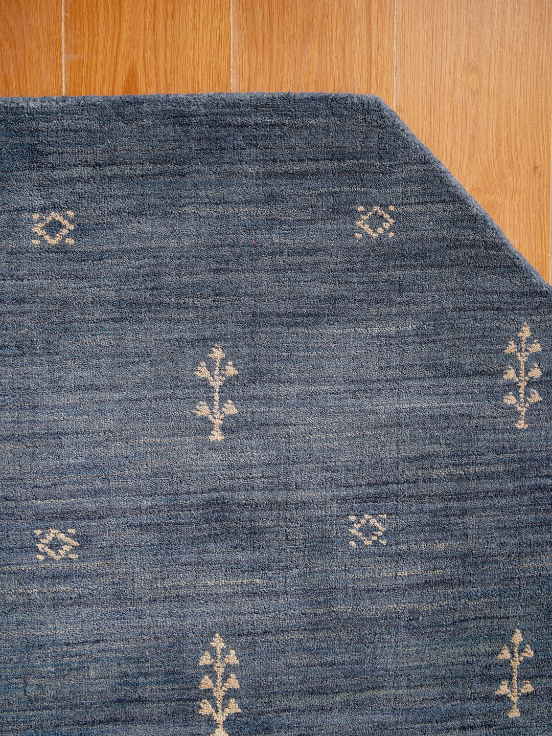 Hand-Knotted Wool Contemporary Rug – Minimal Motif Design