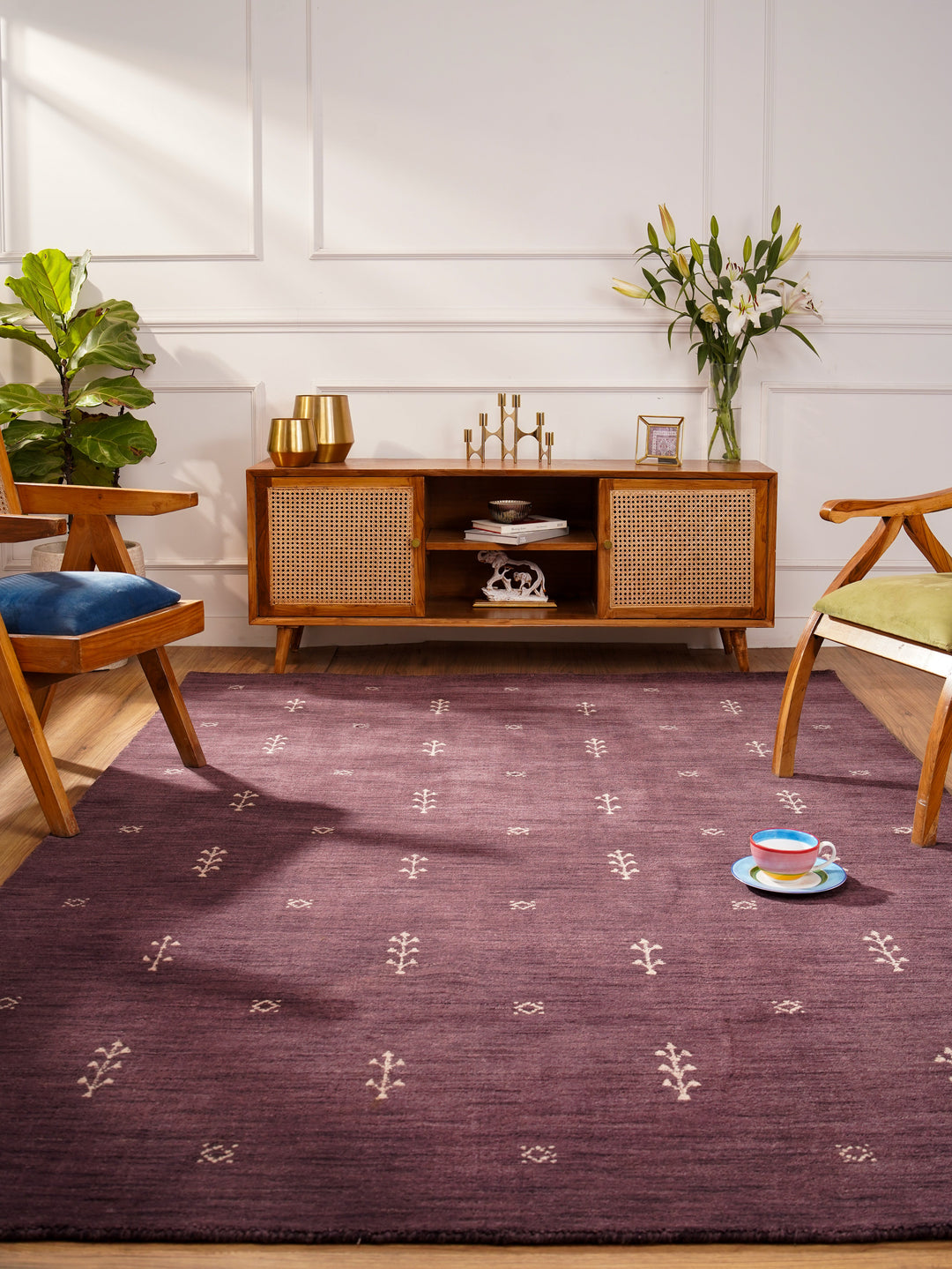 Hand-Knotted Wool Contemporary Rug – Minimal Motif Design