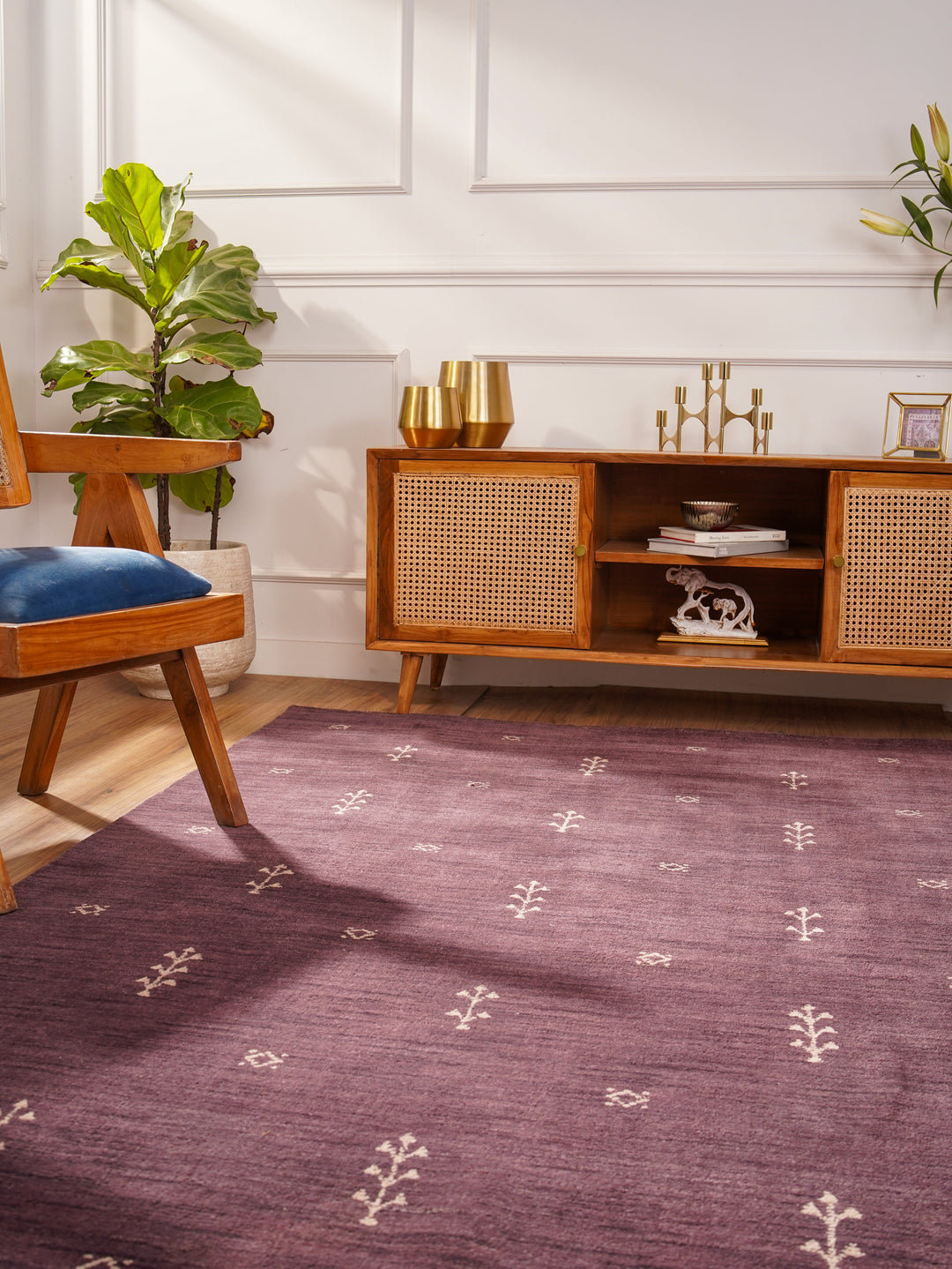 Hand-Knotted Wool Contemporary Rug – Minimal Motif Design