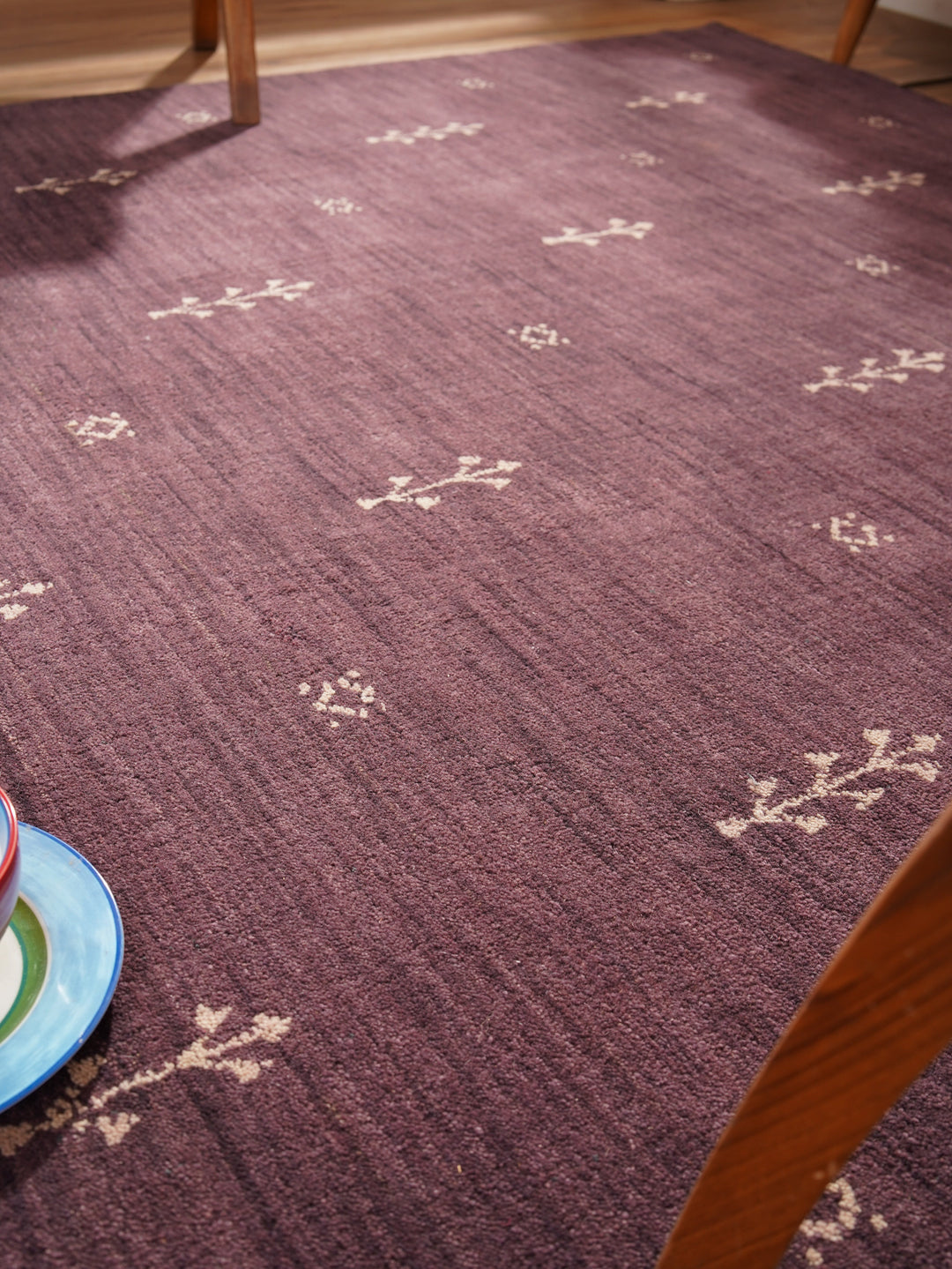 Hand-Knotted Wool Contemporary Rug – Minimal Motif Design