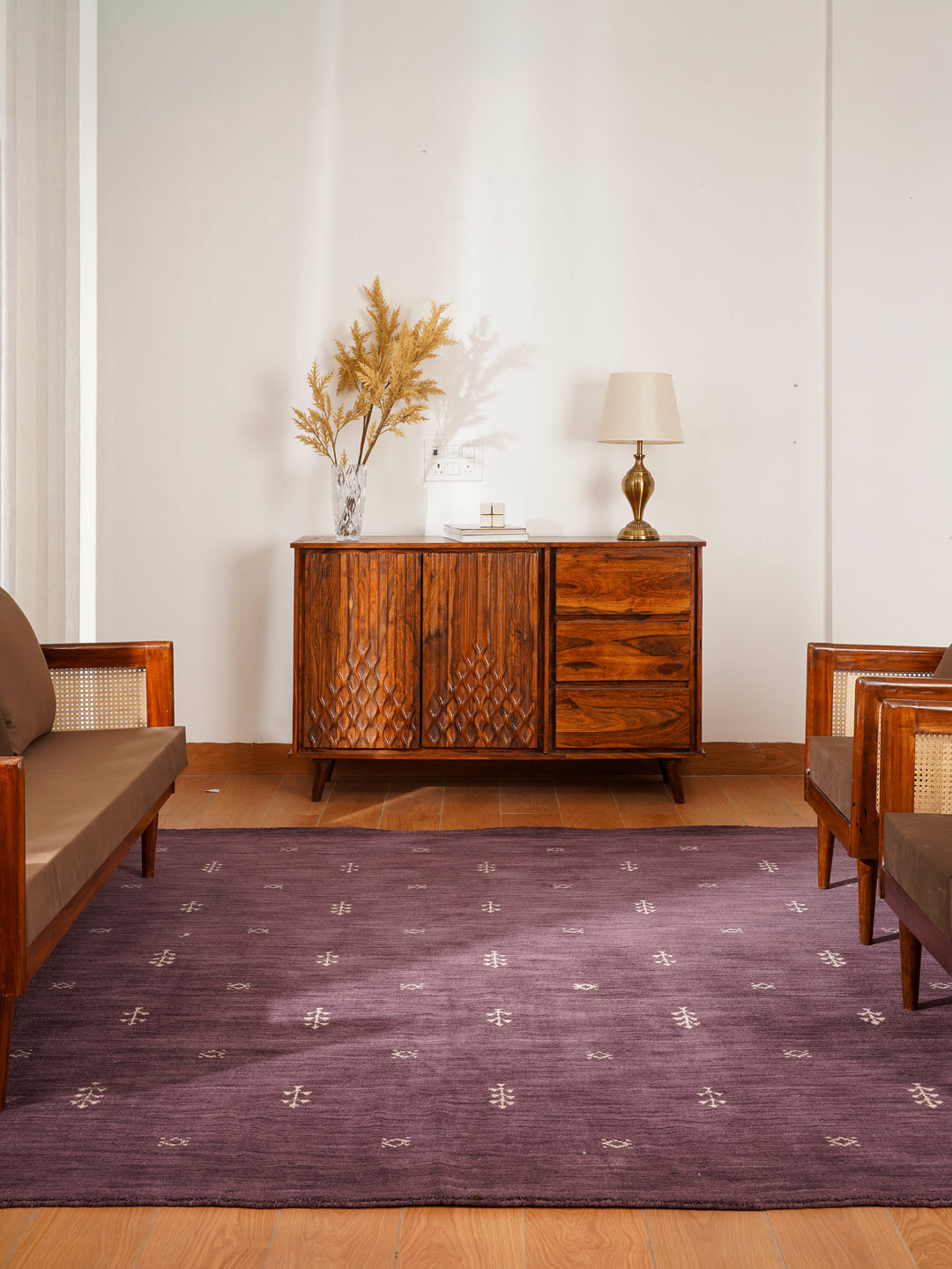 Hand-Knotted Wool Contemporary Rug – Minimal Motif Design