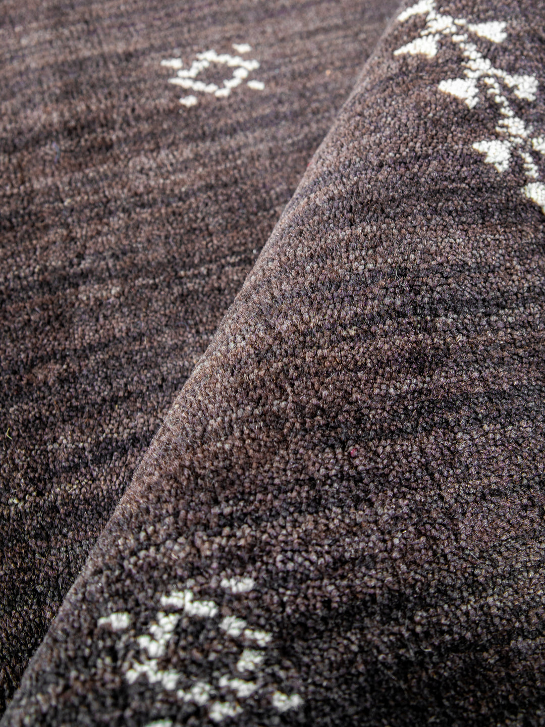 Hand-Knotted Wool Contemporary Rug – Minimal Motif Design