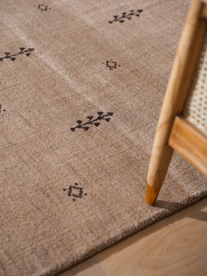 Hand-Knotted Wool Contemporary Rug – Minimal Motif Design
