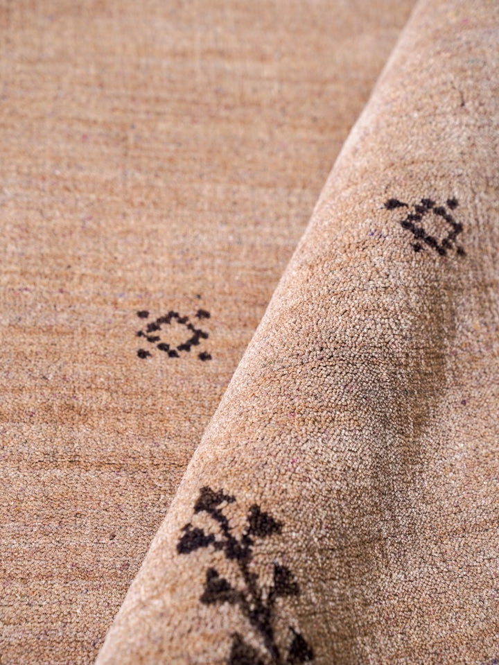 Hand-Knotted Wool Contemporary Rug – Minimal Motif Design