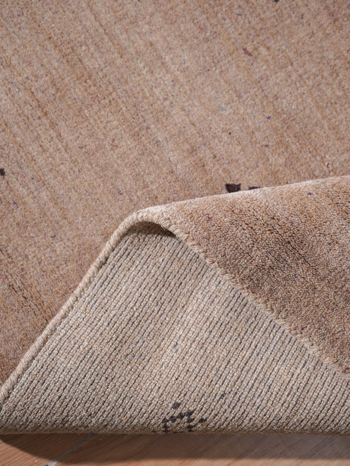 Hand-Knotted Wool Contemporary Rug – Minimal Motif Design