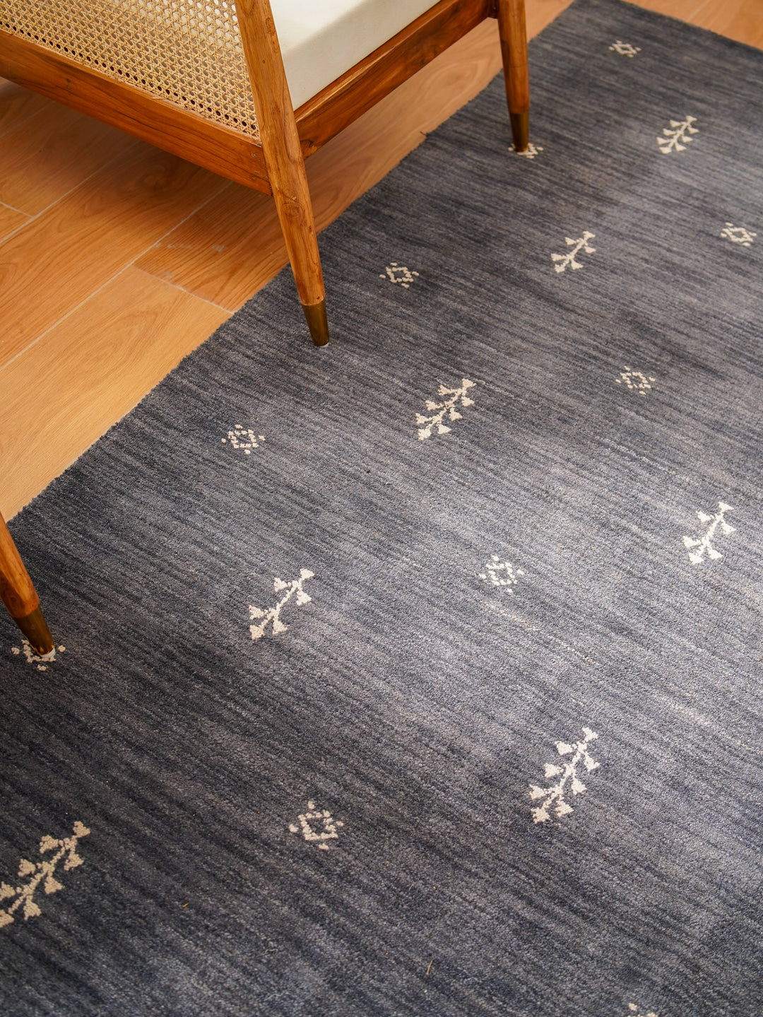 Hand-Knotted Wool Contemporary Rug – Minimal Motif Design