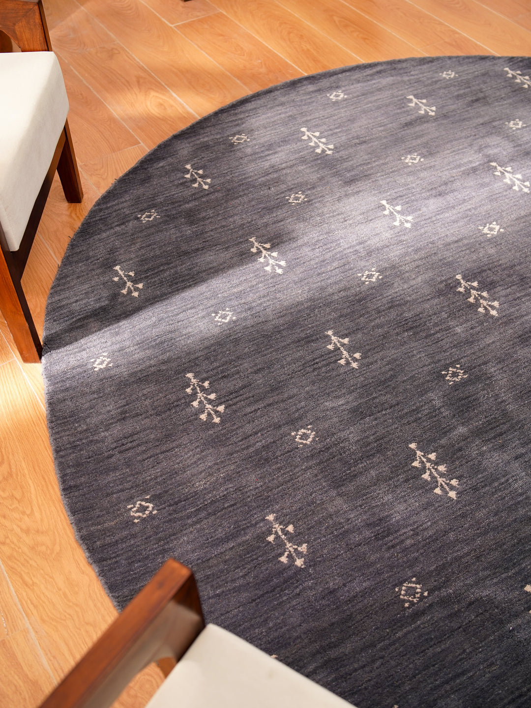Hand-Knotted Wool Contemporary Rug – Minimal Motif Design