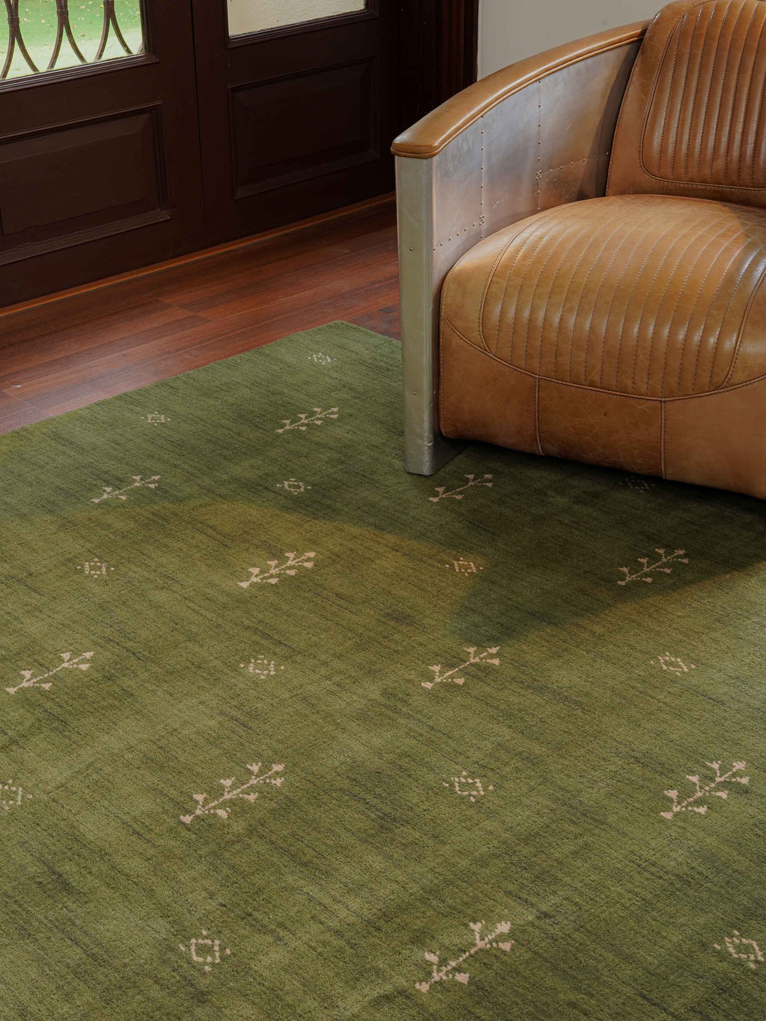 Hand-Knotted Wool Contemporary Rug – Minimal Motif Design