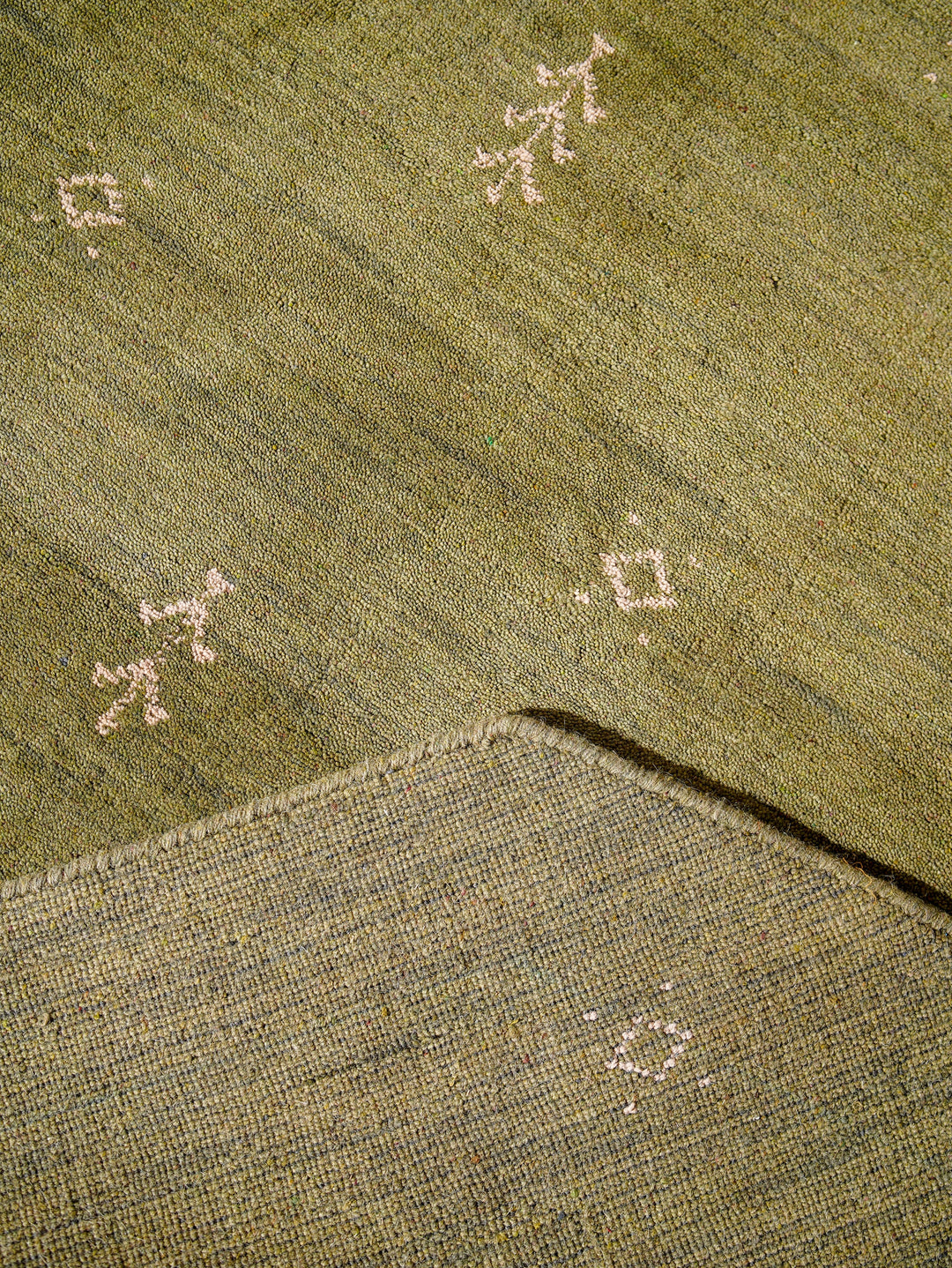 Hand-Knotted Wool Contemporary Rug – Minimal Motif Design