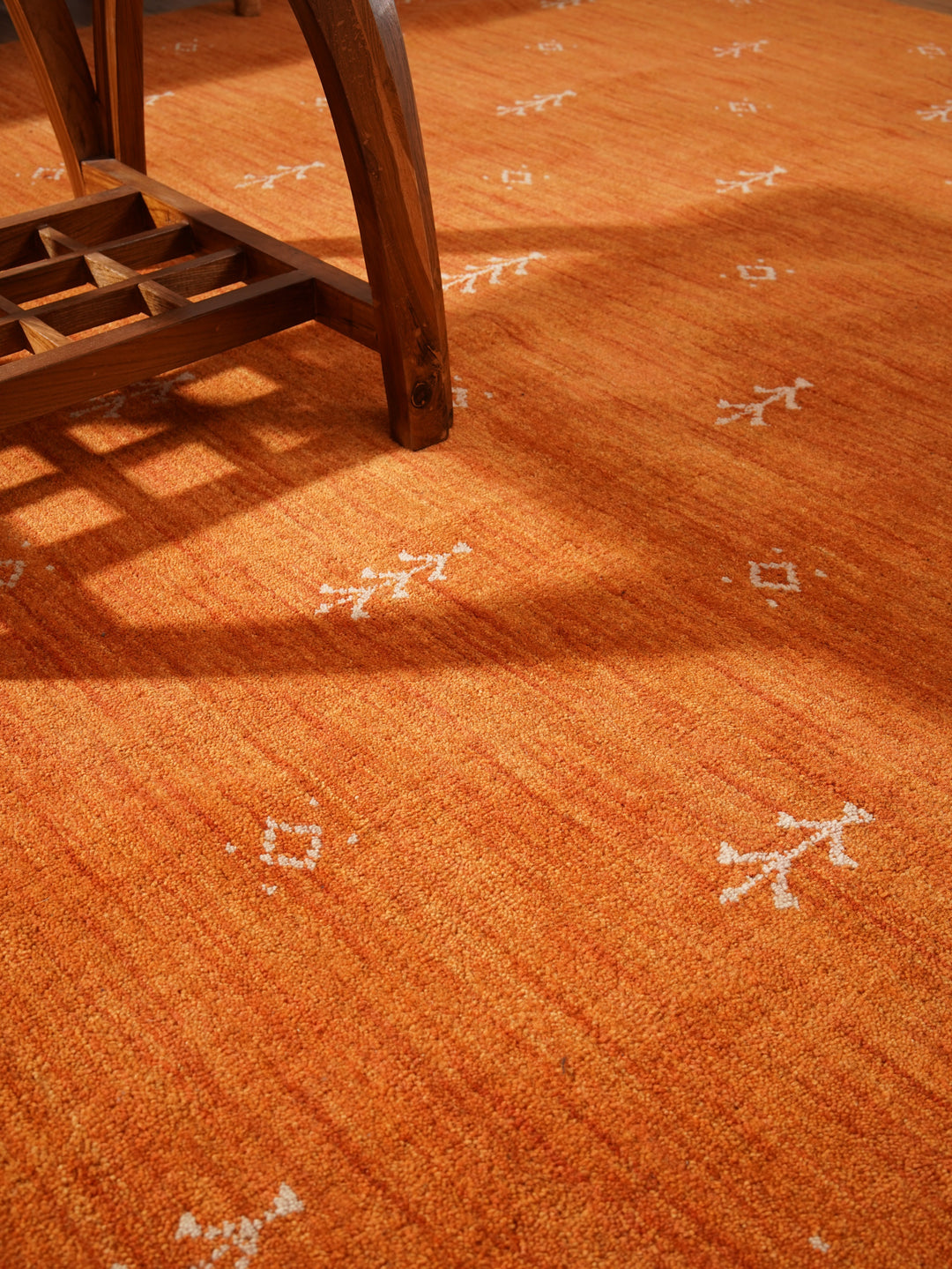 Hand-Knotted Wool Contemporary Rug – Minimal Motif Design