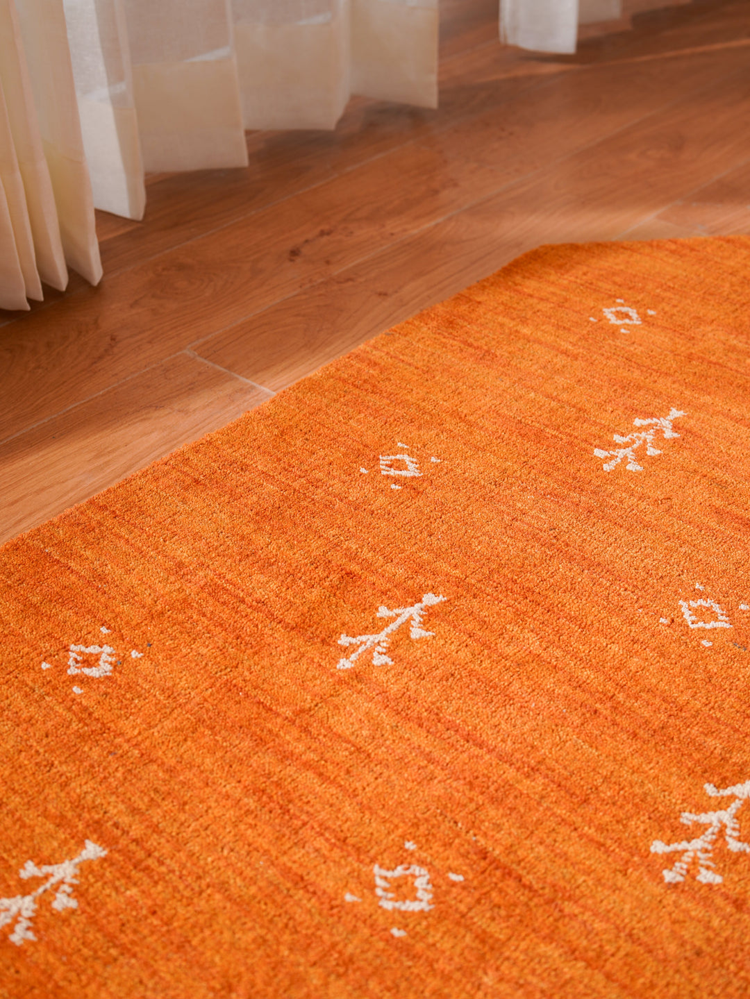 Hand-Knotted Wool Contemporary Rug – Minimal Motif Design