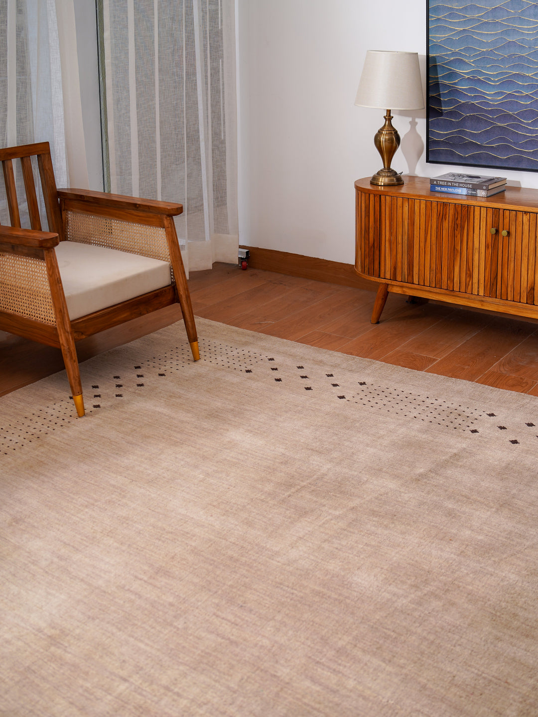 Contemporary Hand Knotted Wool Rug with Minimalist Border Design