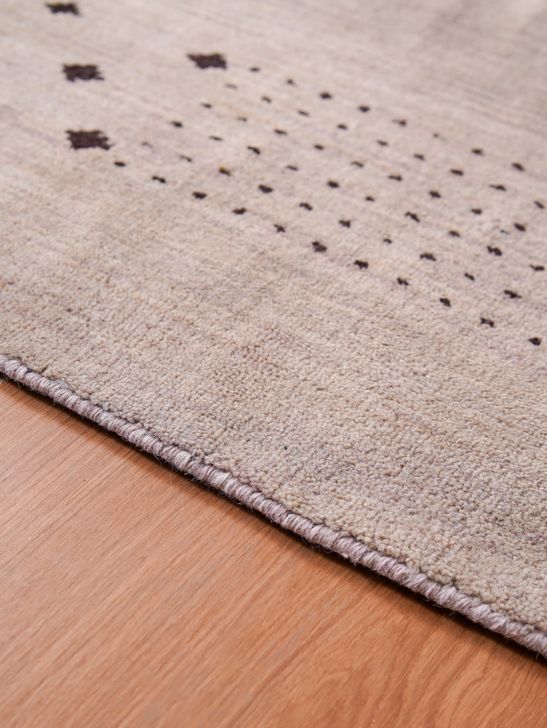 Contemporary Hand Knotted Wool Rug with Minimalist Border Design