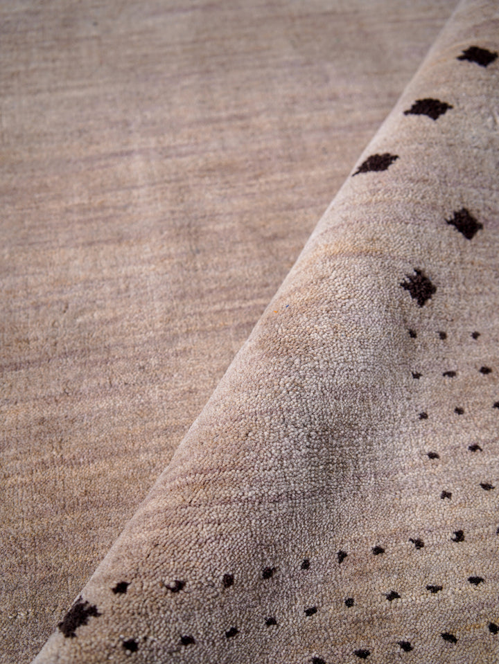 Contemporary Hand Knotted Wool Rug with Minimalist Border Design