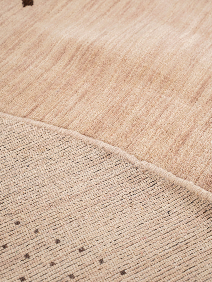 Contemporary Hand Knotted Wool Rug with Minimalist Border Design