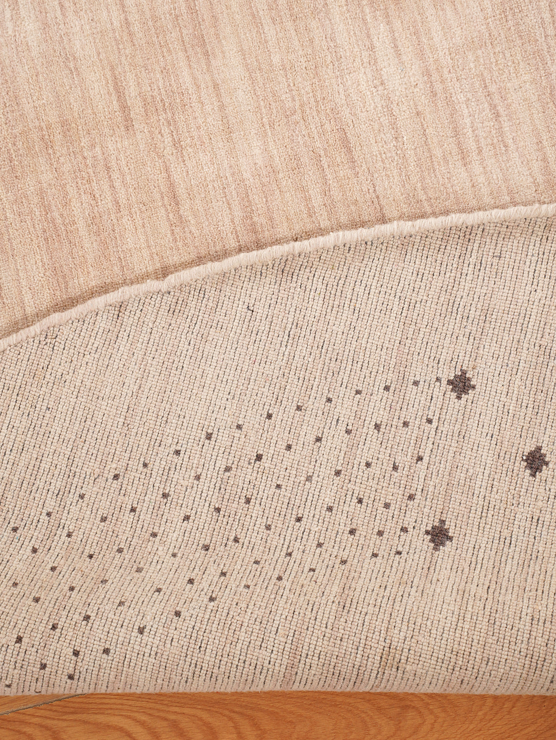 Contemporary Hand Knotted Wool Rug with Minimalist Border Design