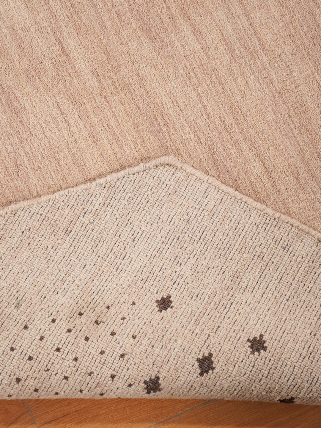 Contemporary Hand Knotted Wool Rug with Minimalist Border Design
