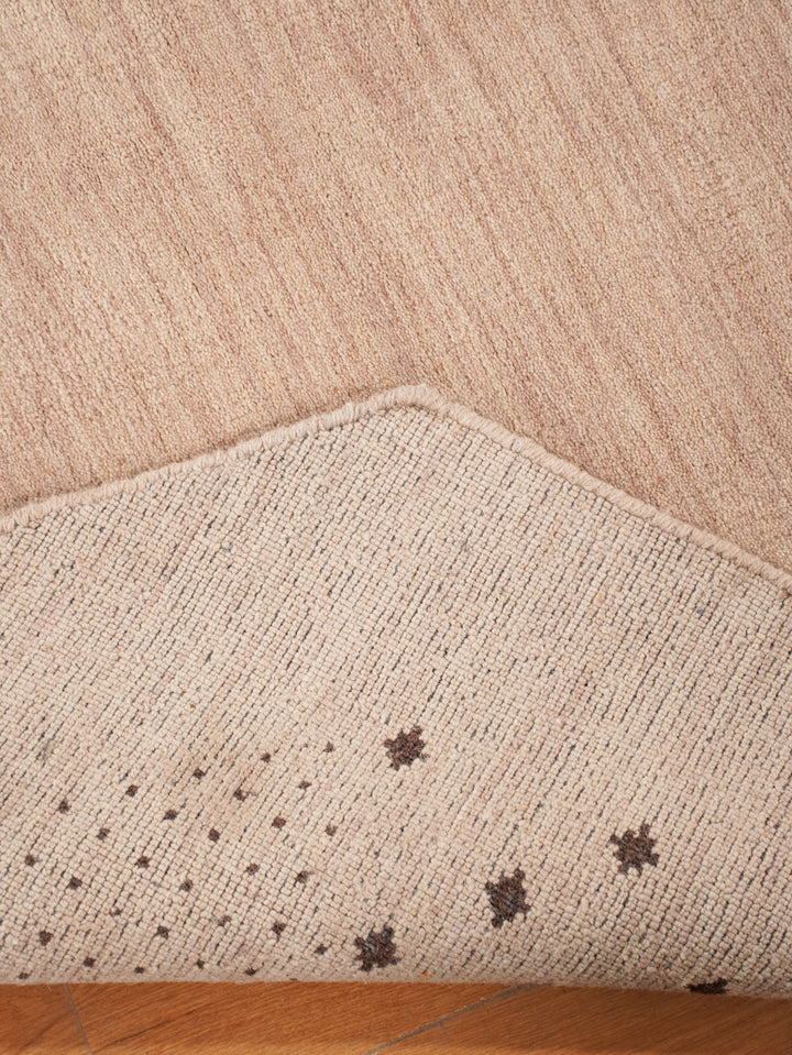 Contemporary Hand Knotted Wool Rug with Minimalist Border Design