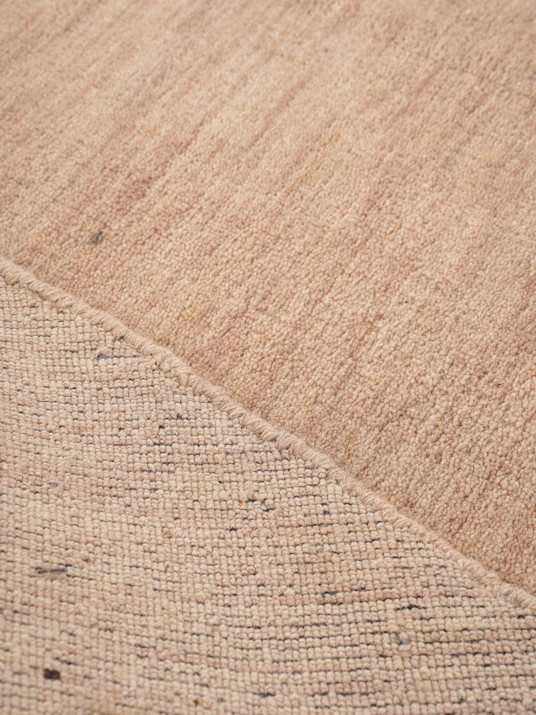 Contemporary Hand Knotted Wool Rug with Minimalist Border Design