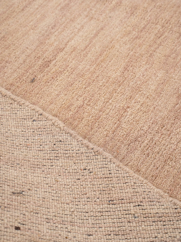 Contemporary Hand Knotted Wool Rug with Minimalist Border Design
