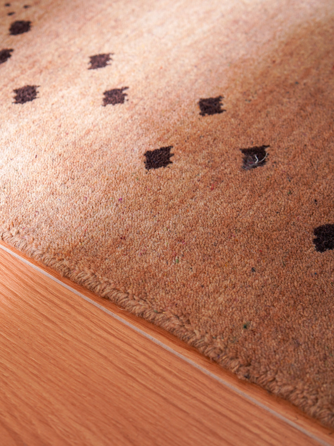 Contemporary Hand Knotted Wool Rug with Minimalist Border Design