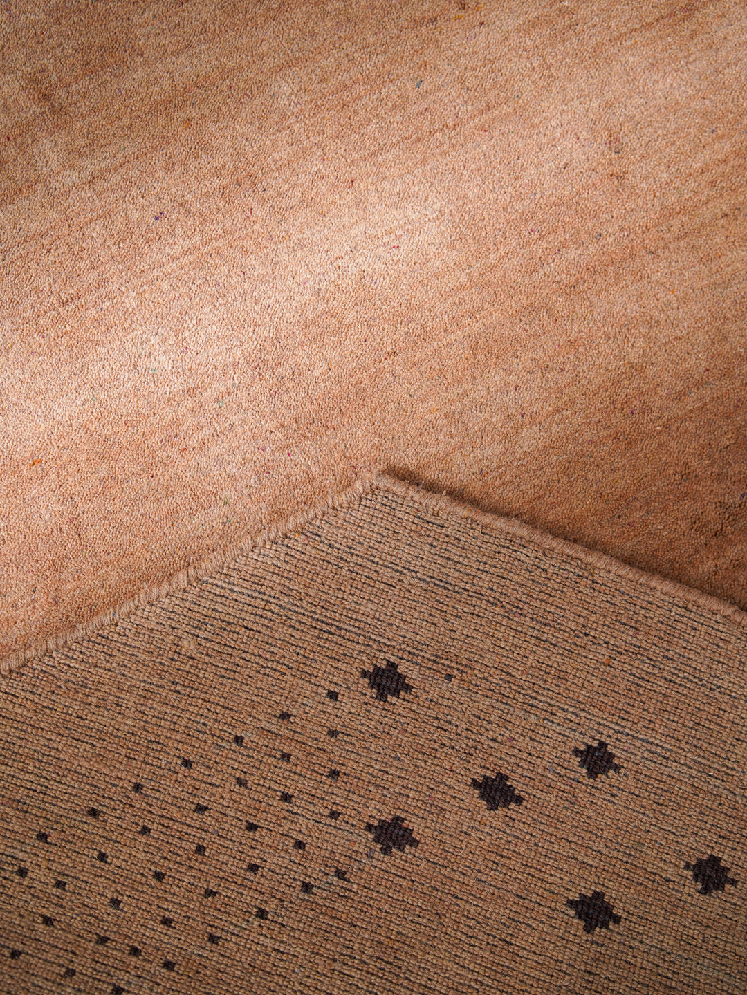 Contemporary Hand Knotted Wool Rug with Minimalist Border Design