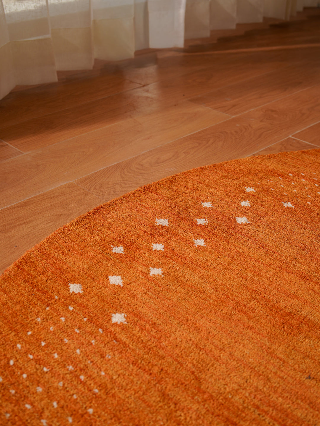 Contemporary Hand Knotted Wool Rug with Minimalist Border Design