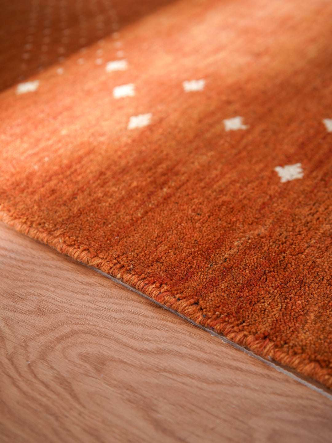Contemporary Hand Knotted Wool Rug with Minimalist Border Design