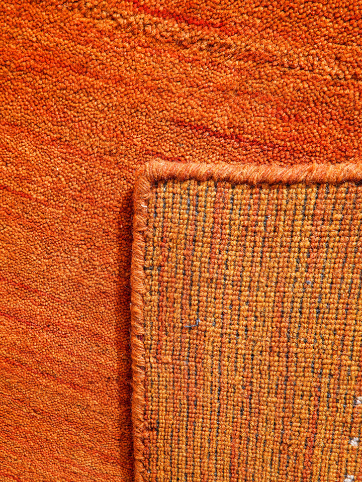Contemporary Hand Knotted Wool Rug with Minimalist Border Design