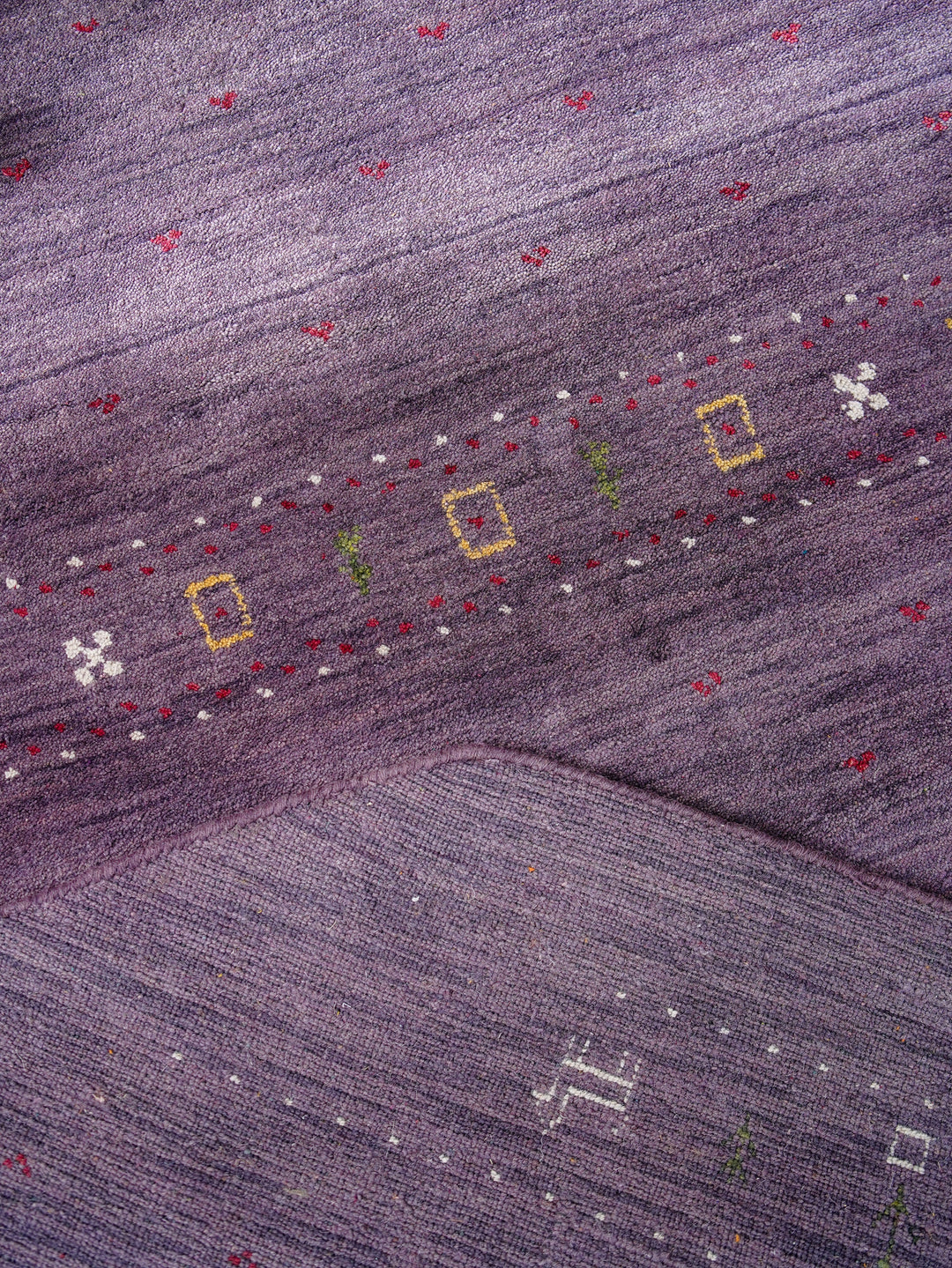 Contemporary Hand Knotted Wool Rug with Minimalist Border Design