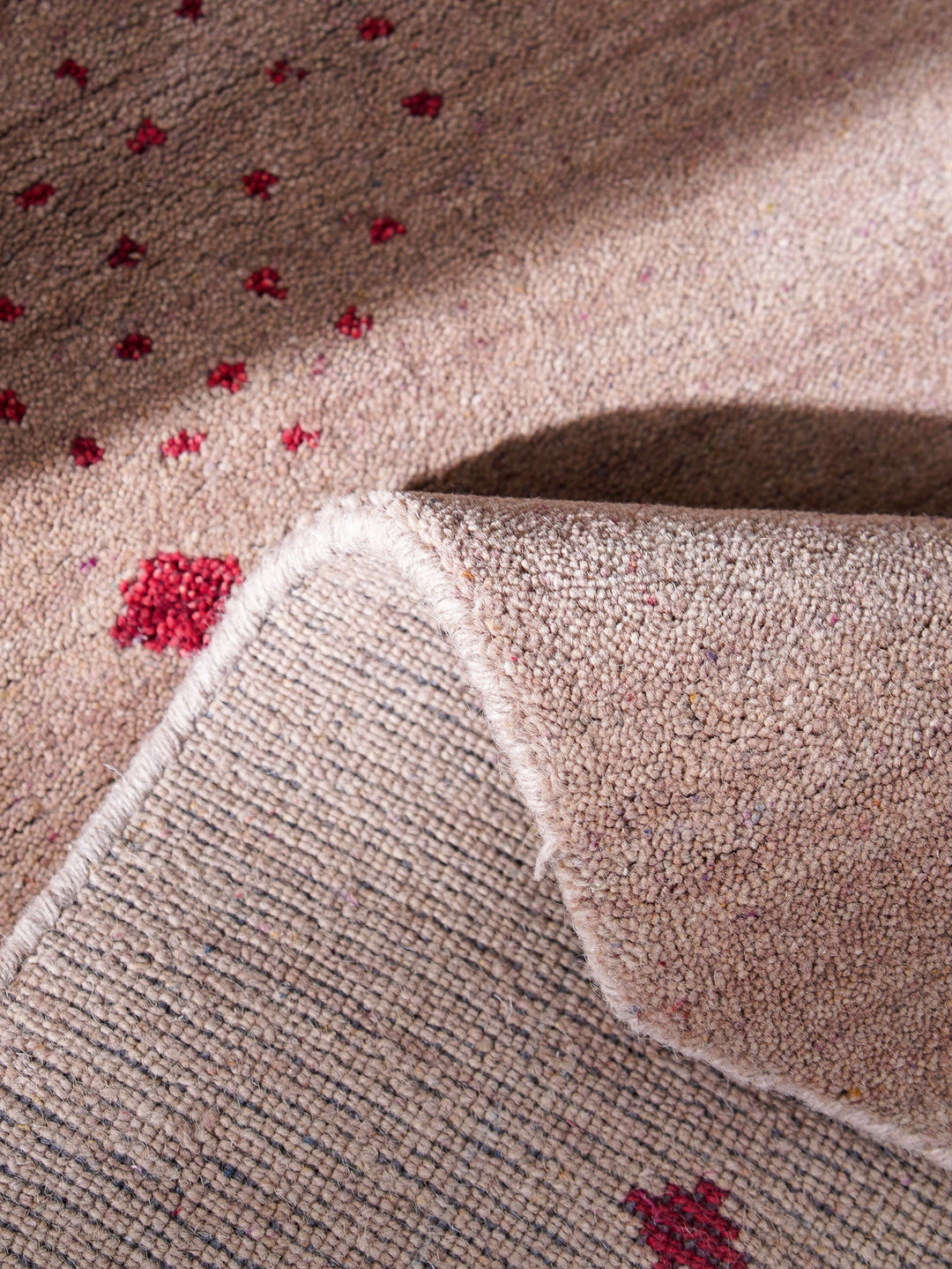 Contemporary Hand Knotted Wool Rug with Minimalist Border Design