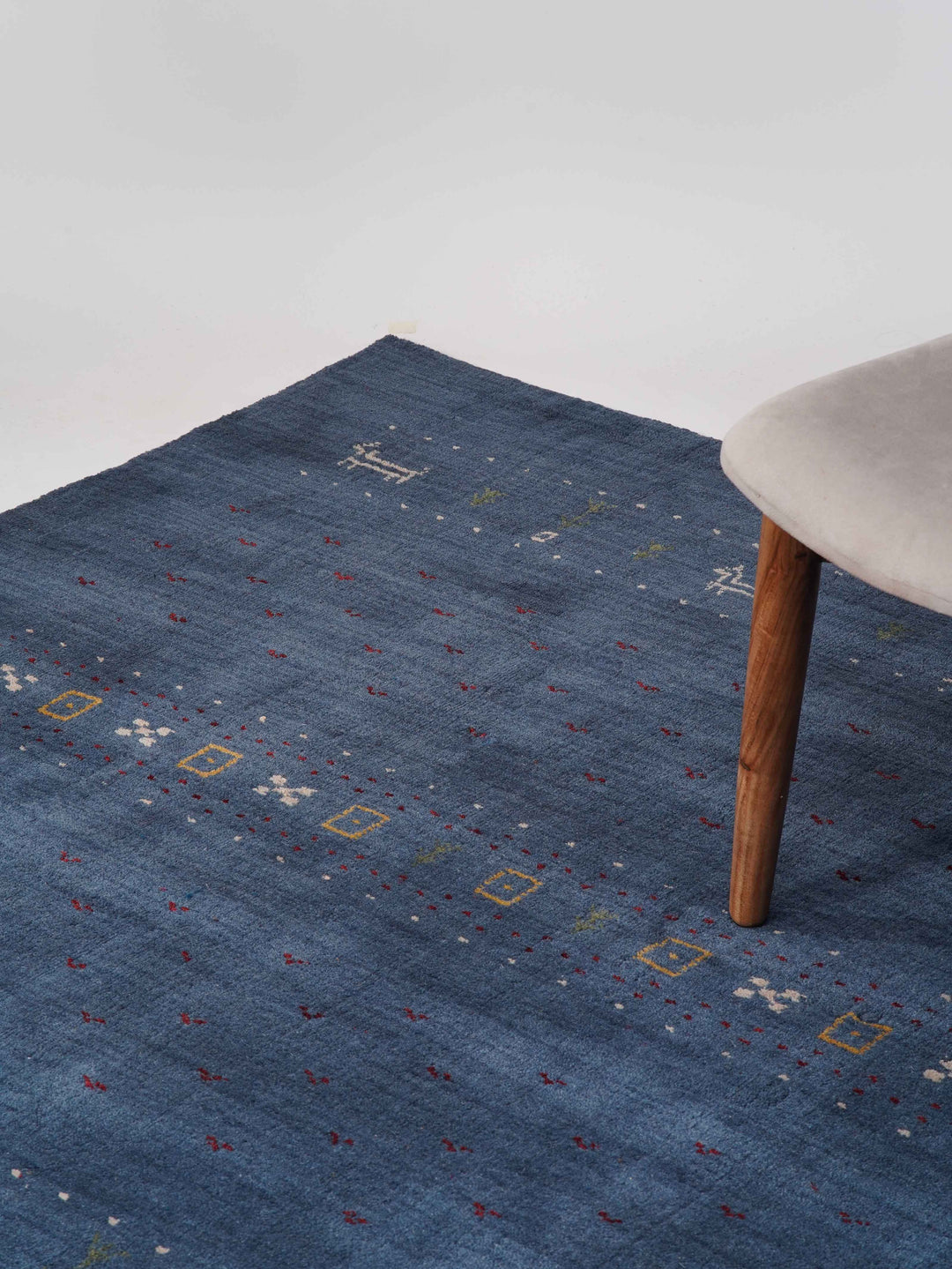 Handmade Wool Rug – Minimalist Patterned Style