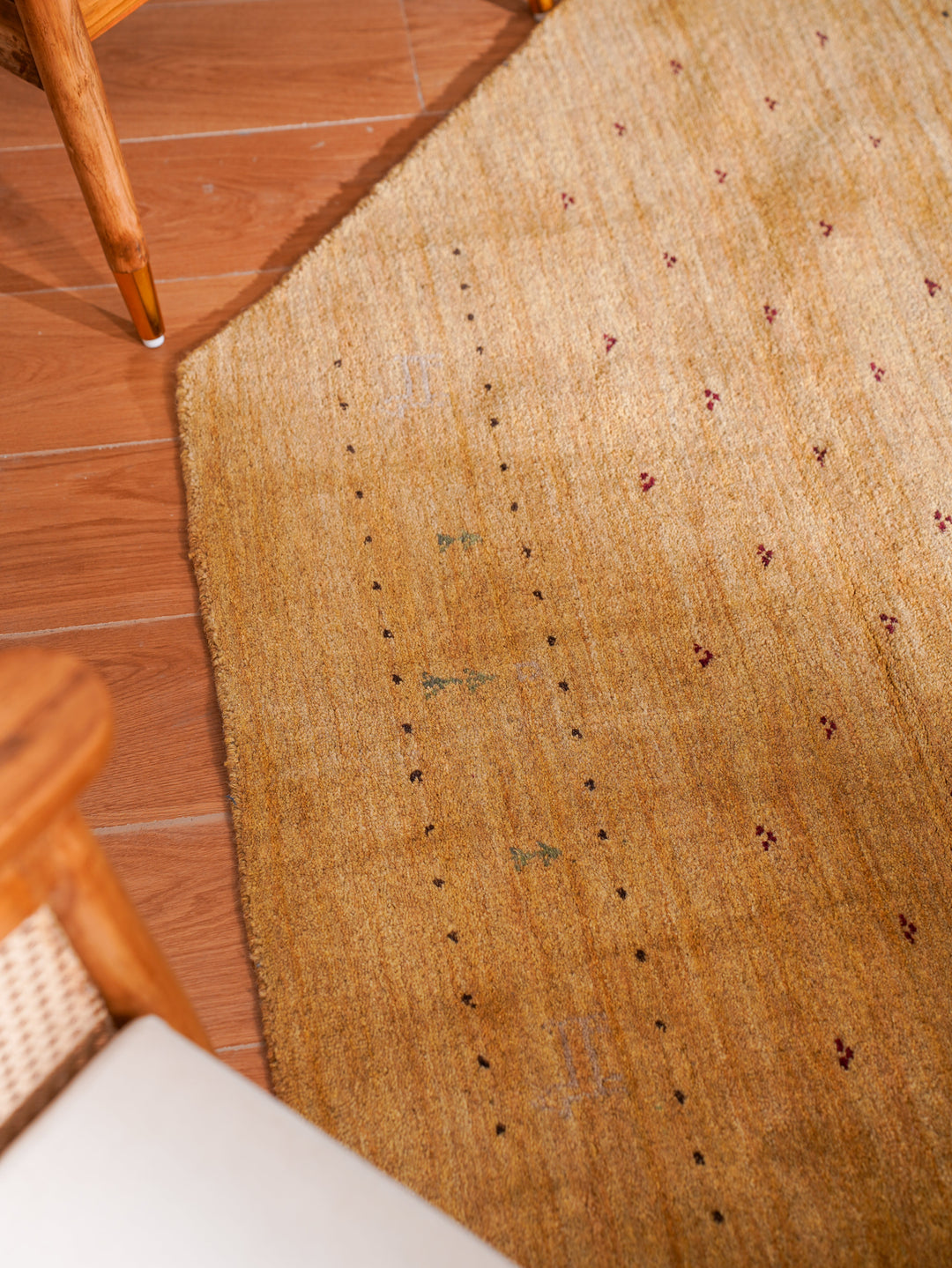 Handmade Wool Rug – Minimalist Patterned Style