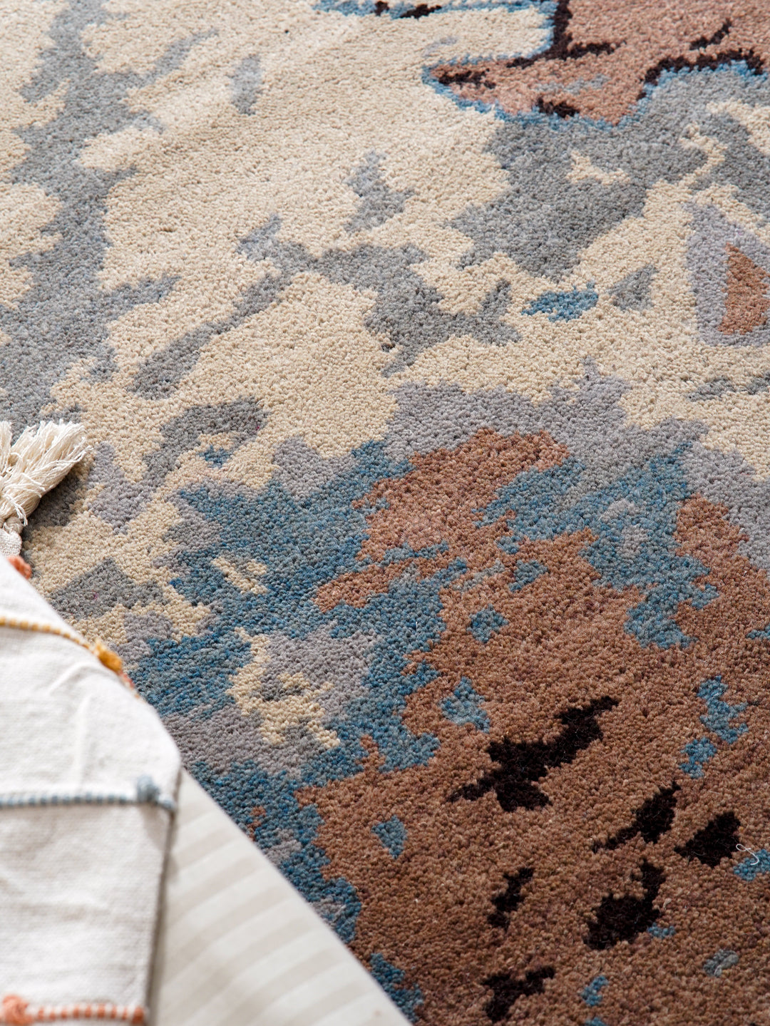 Hand Knotted Wool Area Rug Abstract Multicolor N00816